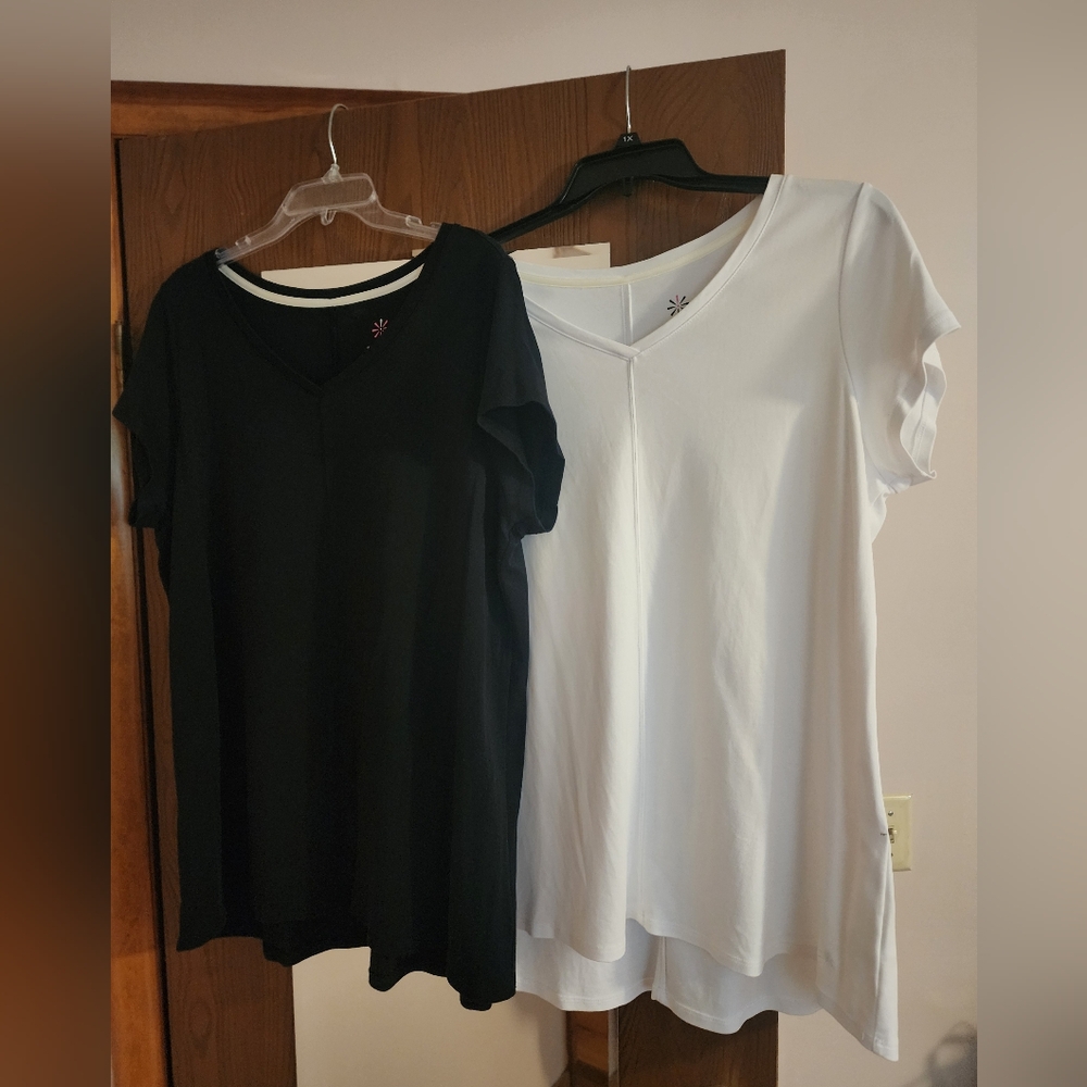Isaac Mizrahi Black and White Short Sleeve Tee